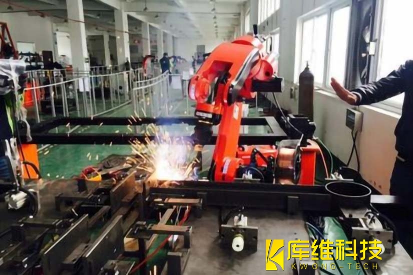 焊接<a href='http://m.wflms.com.cn' target='_blank'><u>機器人工作站</u></a>